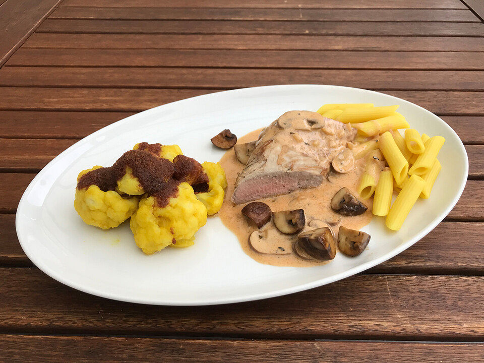 Filetto di maiale, salsa di funghi e cavolfiore giallo – Schweinefilet ...