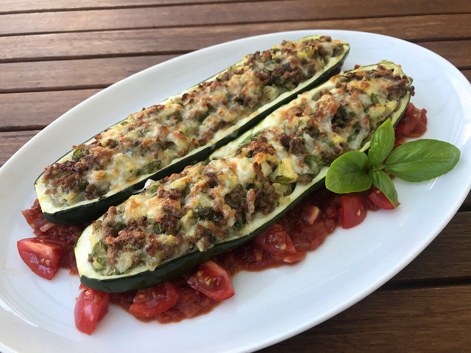 Zucchine ripiene al forno - Gebackene gefüllte Zucchini aus dem Ofen ...