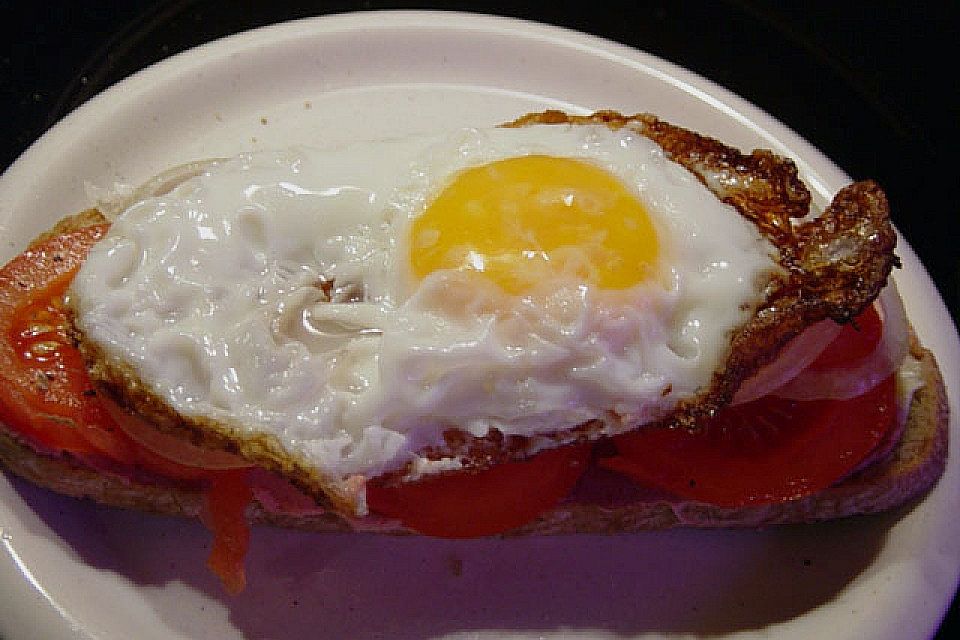 Tomatenbrot mit Ei