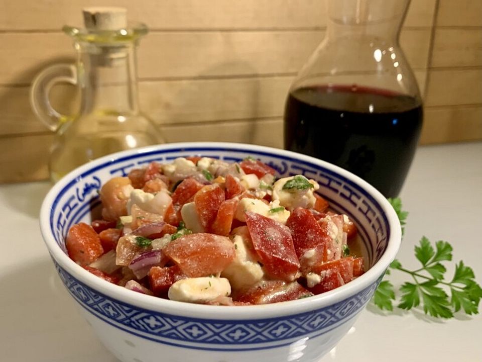 Tomaten-Paprika-Salat mit veganem Feta von JANASOM| Chefkoch