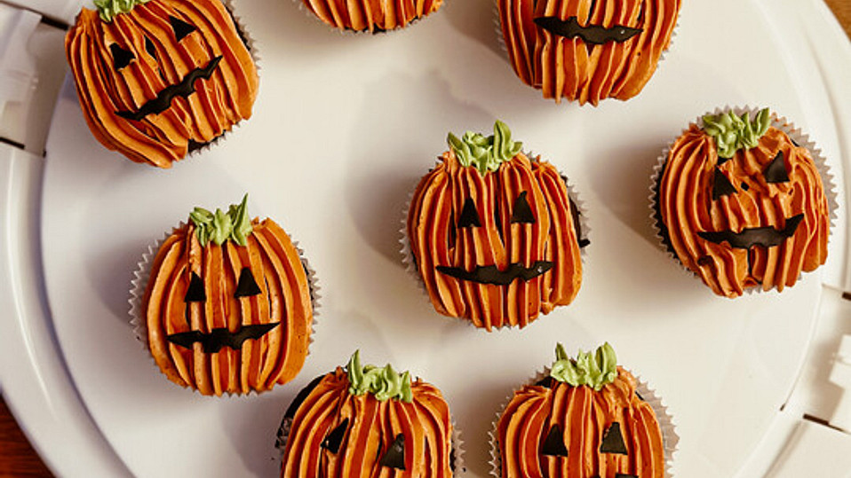 Gruselige Kürbis Cupcakes von Mister_Granny Gruselige Kürbis Cupcakes von Mister_Granny