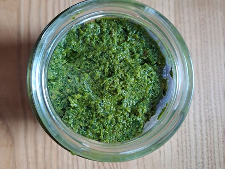 Wildkräuterpesto mit Datteln von Osgal| Chefkoch