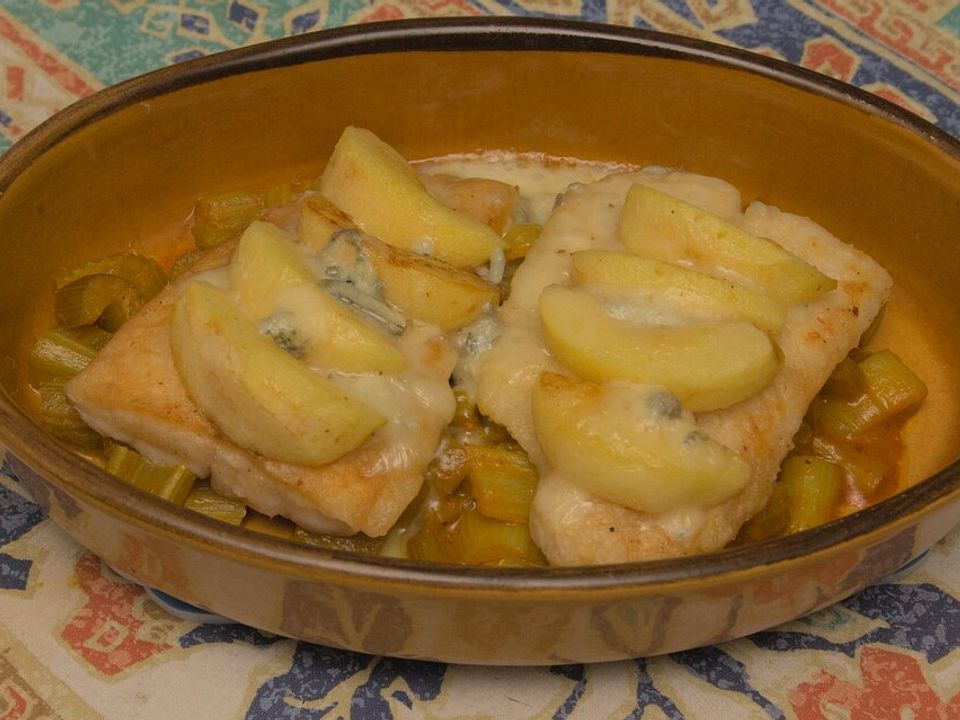 Pangasiusfilet mit Gorgonzola auf Staudensellerie von Tatunca| Chefkoch