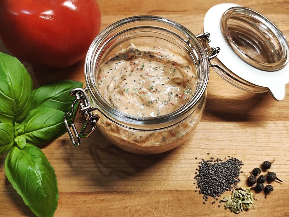 Rauchiger Mohn-Vanille-Dip mit Tomatenflocken, Knoblauch ...