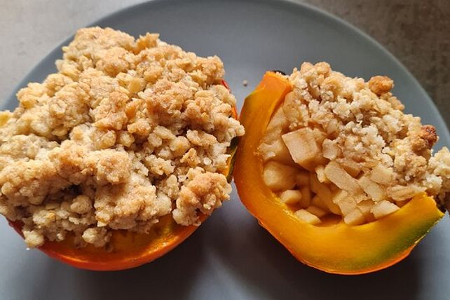 Kürbis mit Apfelfüllung und Streusel von Shikeria_first| Chefkoch