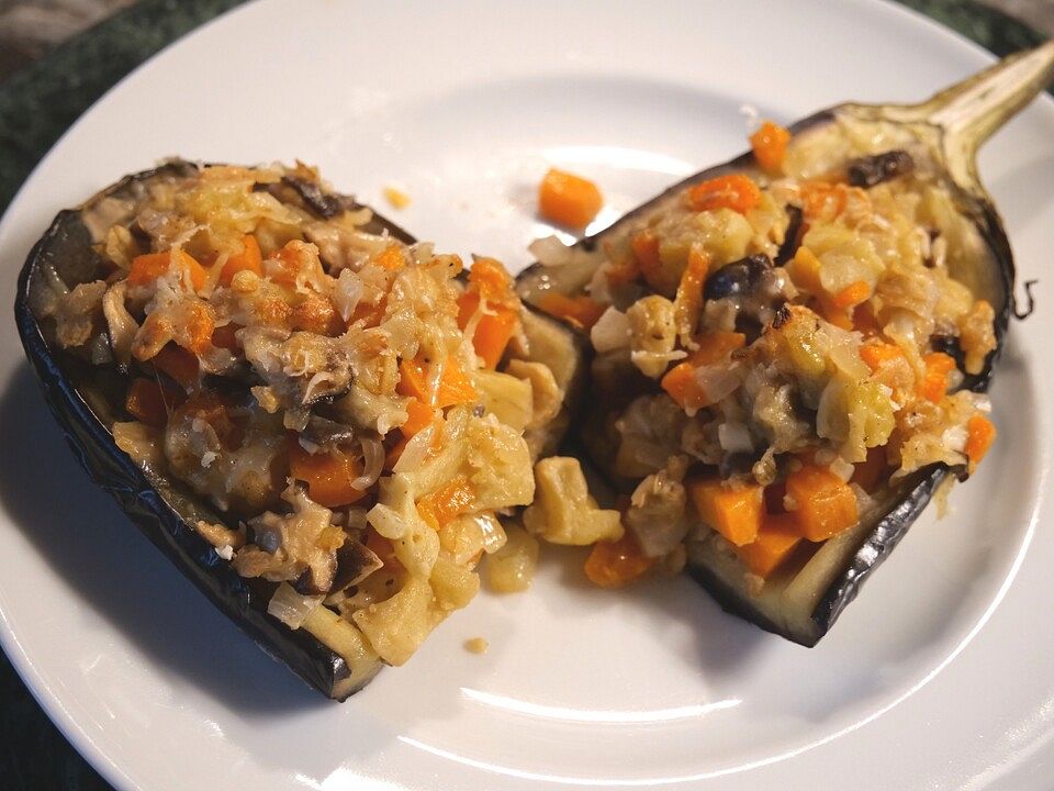Gefüllte Aubergine, überbacken von Haferakademie| Chefkoch