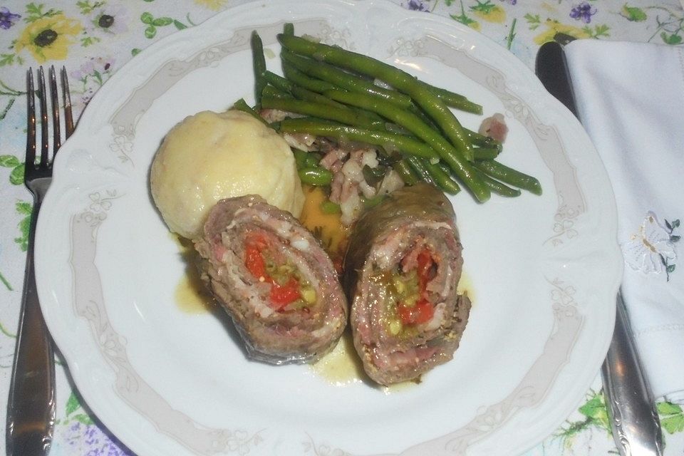 Rinderroulade mit Paprika - Bohnen - Füllung