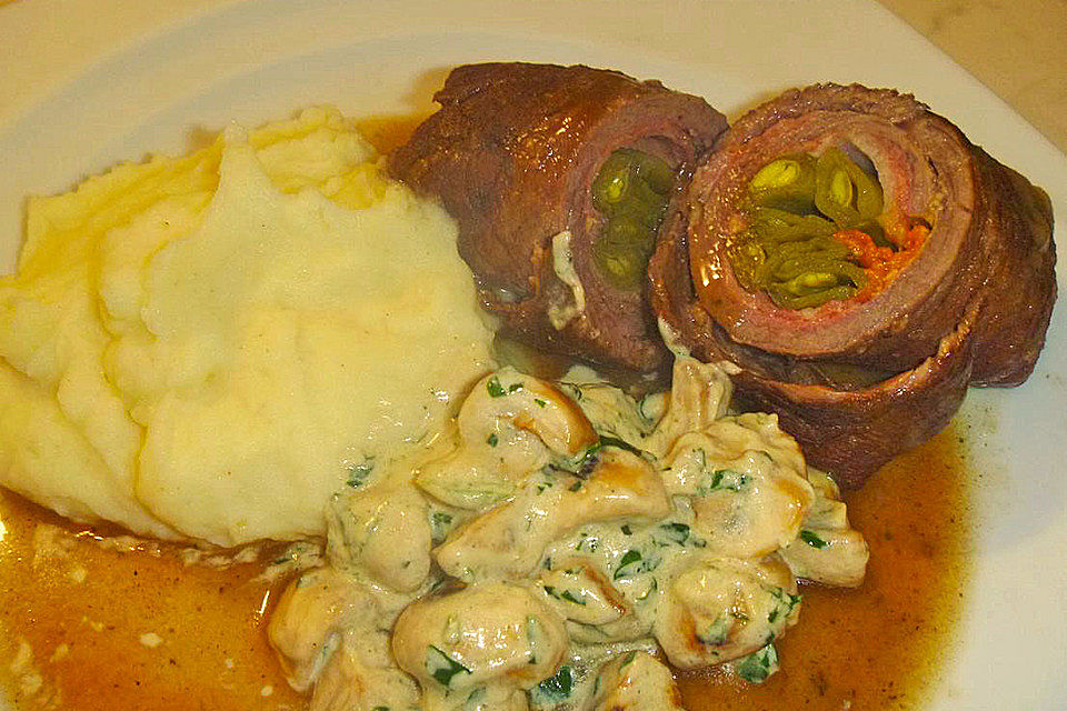 Rinderroulade mit Paprika - Bohnen - Füllung