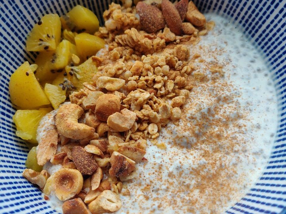 Chia-Zitronenquark mit Nüssen und Obst von Anna_Palindrom| Chefkoch