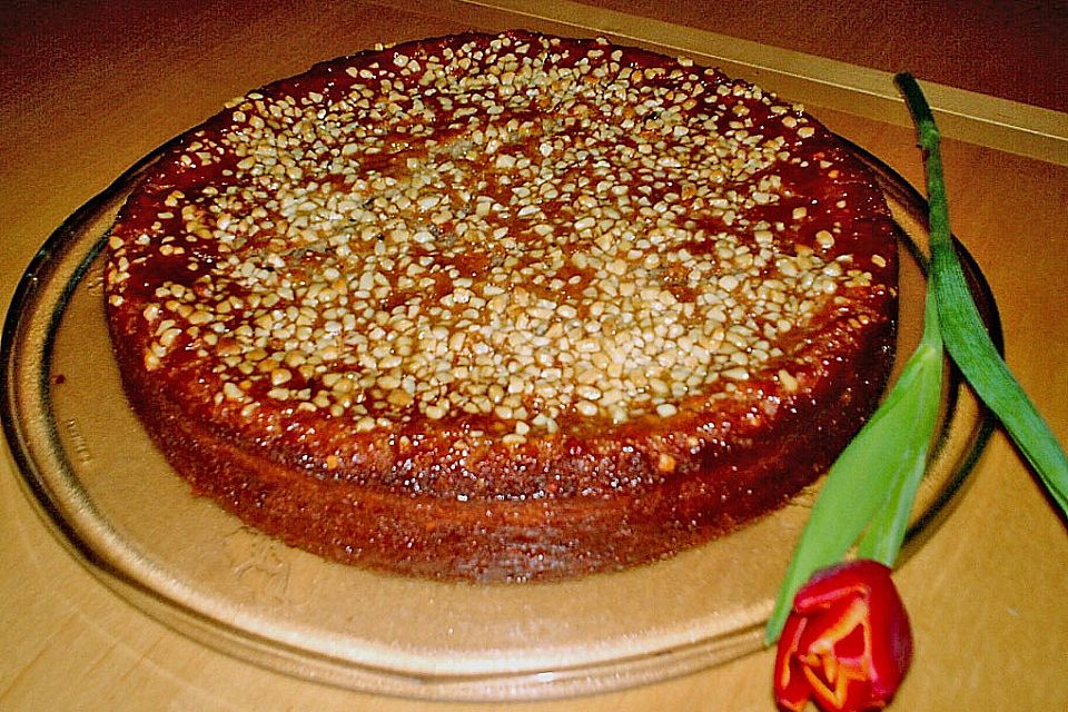 Saftiger Apfelkuchen mit Nüssen