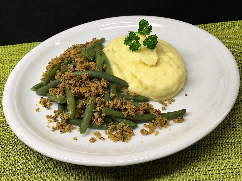 Grüne Böhnchen mit Kräuterbröseln von Mooreule| Chefkoch