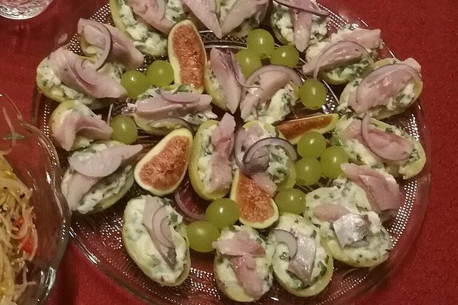 Sakuska - Matjes auf Kartoffelhäppchen von Weetja| Chefkoch