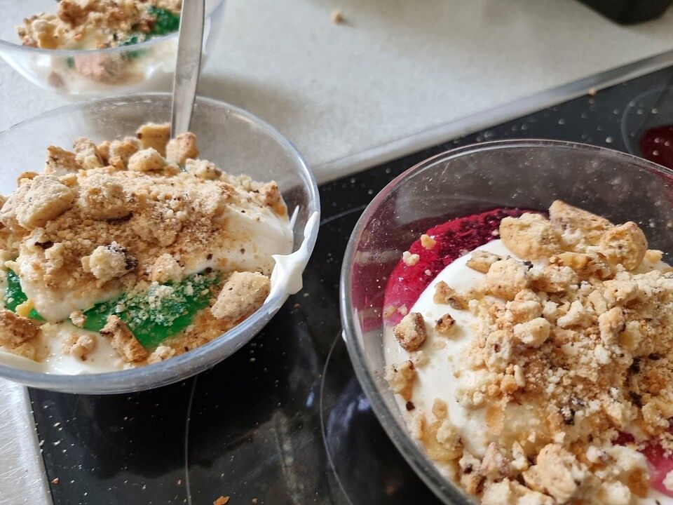 Frischkäse-Wackelpudding-Löffelspeise mit Keks von held_der_arbeit_86 ...