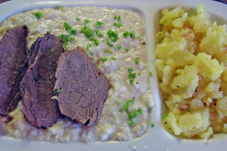 Rindfleisch mit Semmelkren und Kartoffelschmarrn