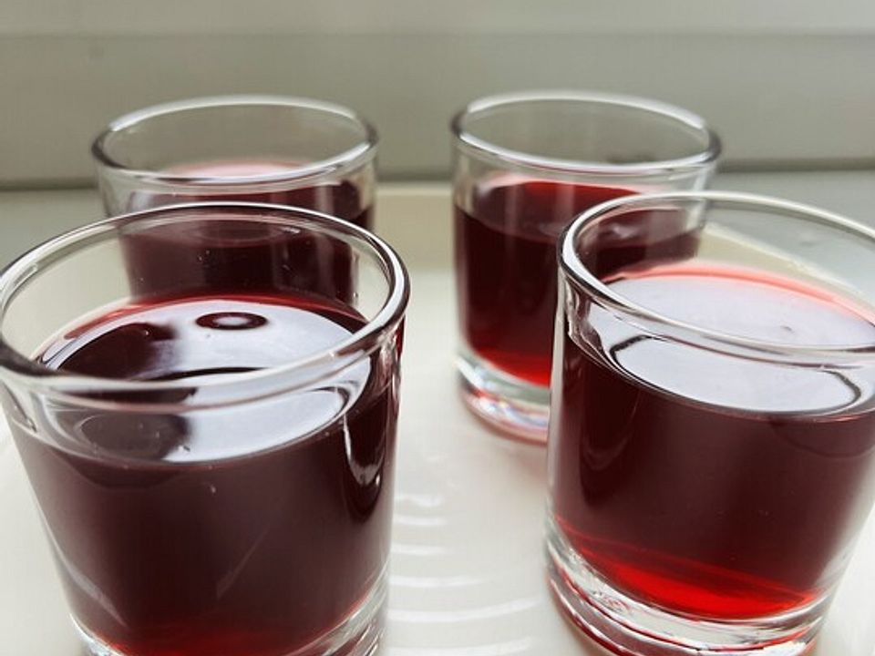 Roter Nimm 2 Likör von laura_k97| Chefkoch