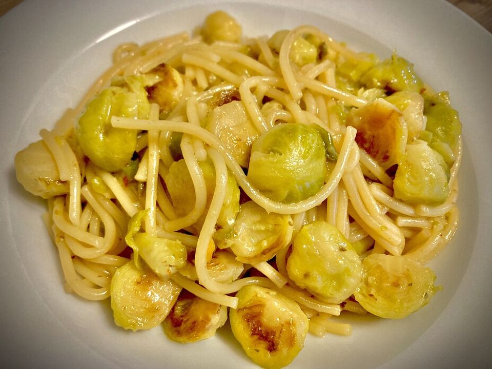 Rosenkohl mit Spaghettini von deeproughl| Chefkoch