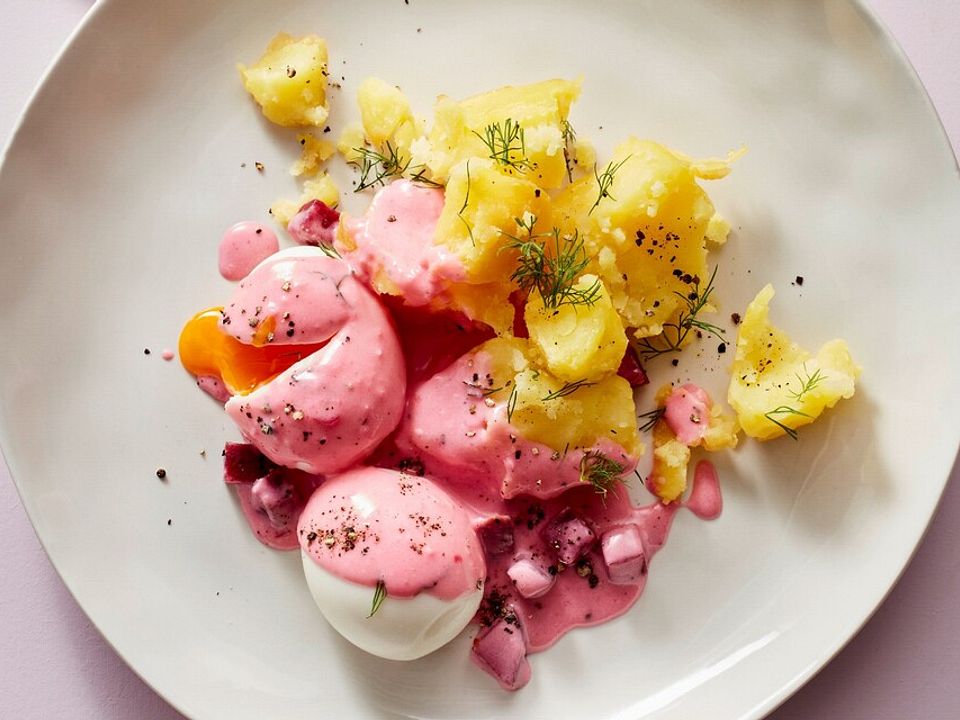 Eier mit Rote-Bete-Meerrettich-Sauce von fuerjedentag| Chefkoch