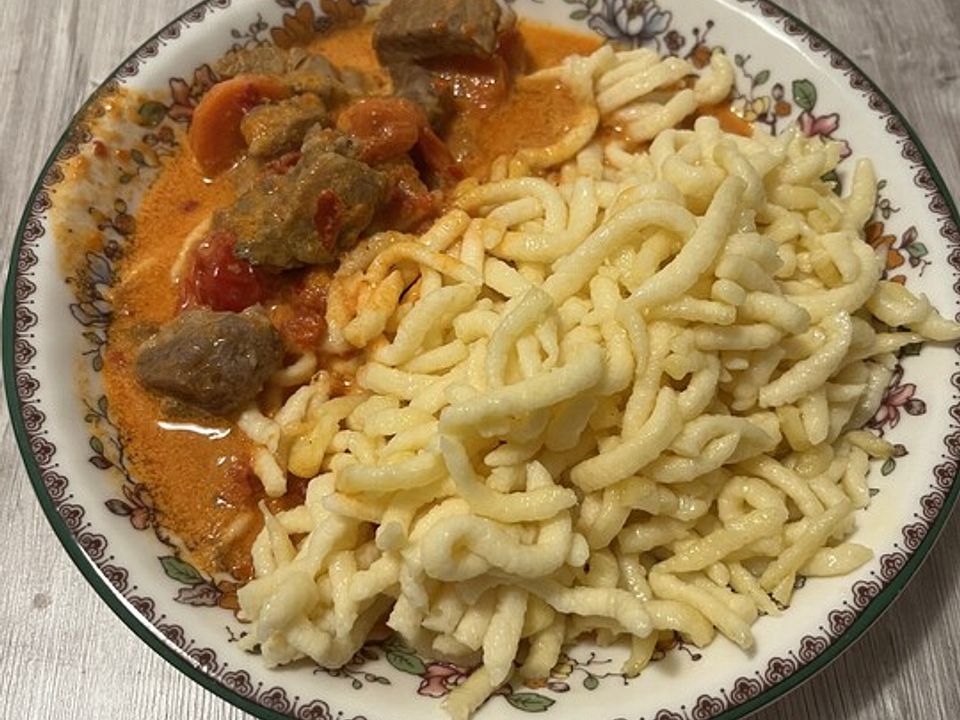 Geschnetzeltes vom Schweinenacken in Ajvarsoße von Ninemia| Chefkoch