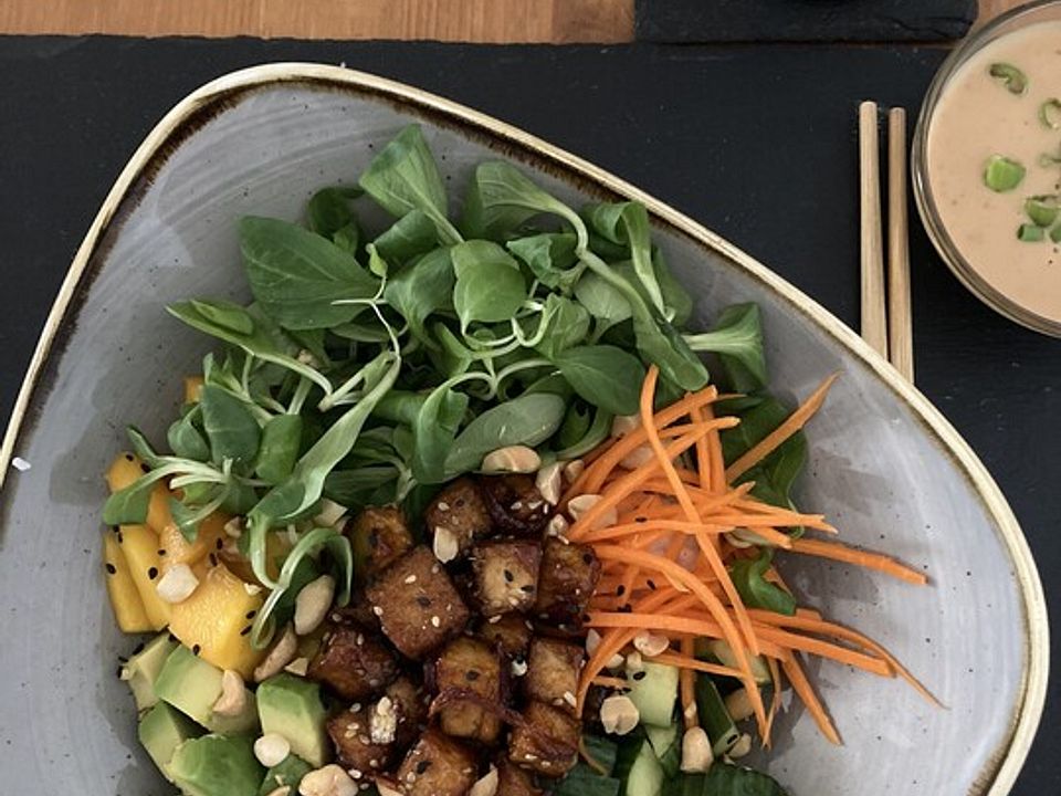 Bunte Poke Bowl mit Erdnusssauce von sophie_berlin Chefkoch