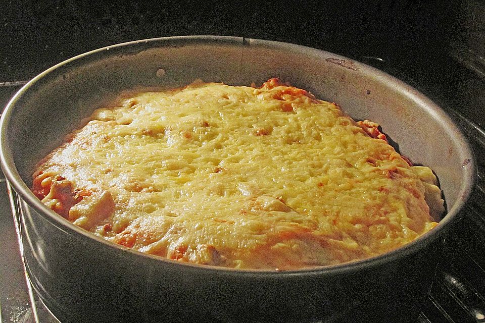 Pfannkuchentorte mit Hackfleisch