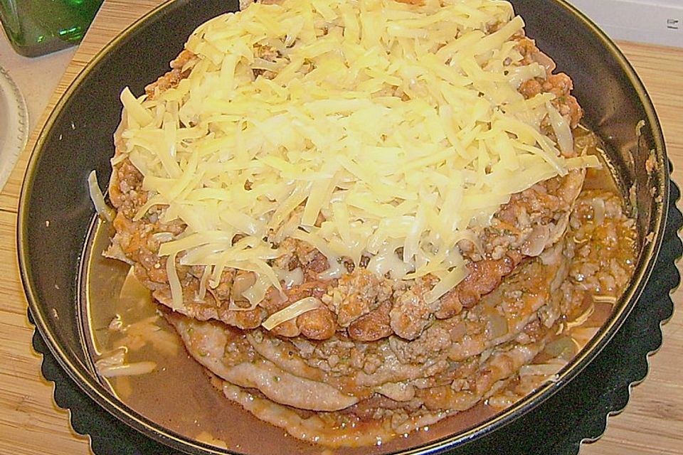 Pfannkuchentorte mit Hackfleisch