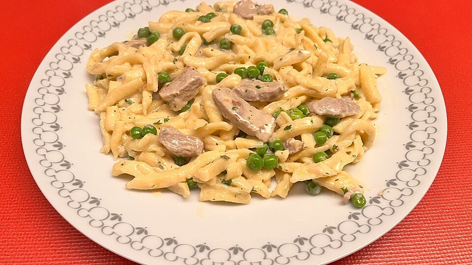 Spätzle in Sahnesauce mit Schnitzelstreifen von uzabel-image