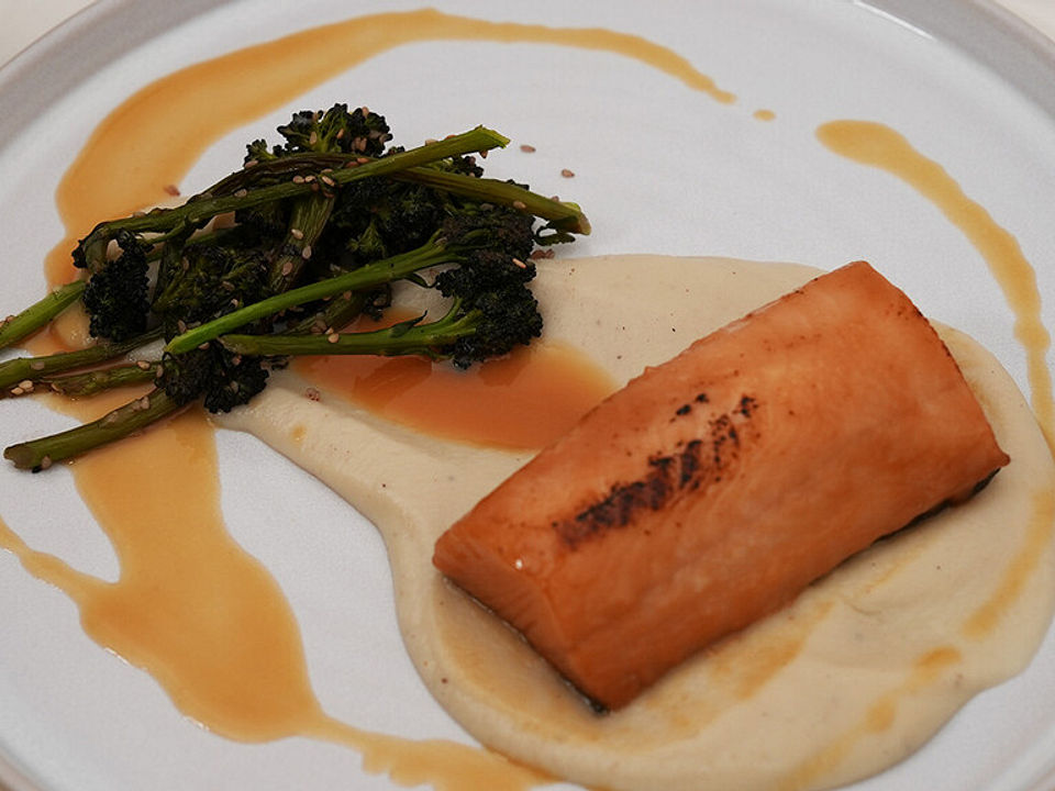 In Miso und Sake marinierter Black Cod mit Topinamburpüree, wildem ...