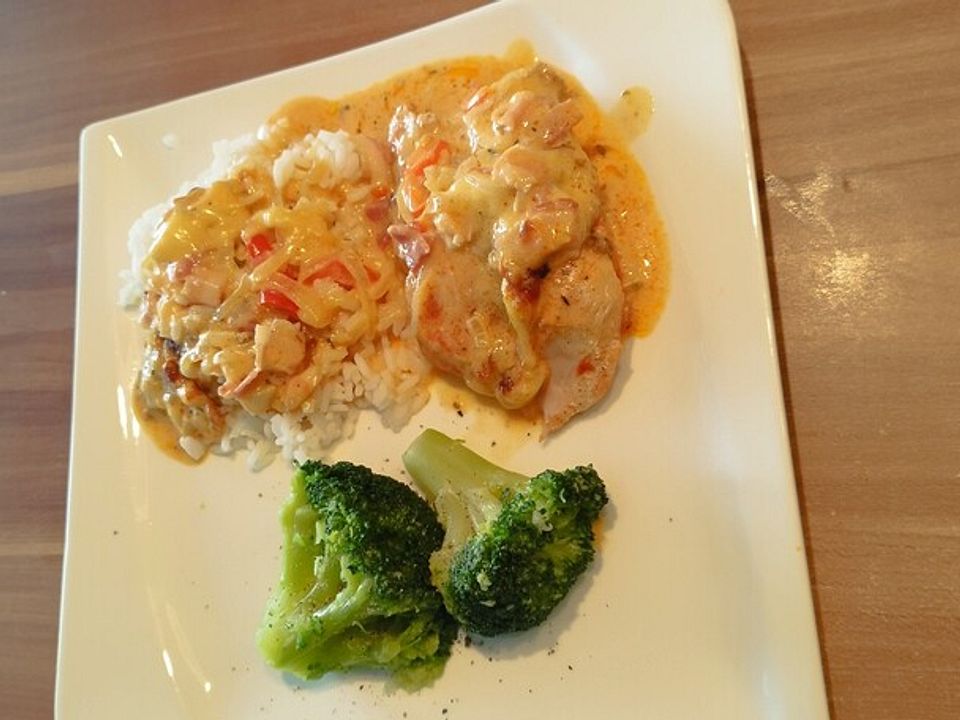 Putenbrust in Zwiebel-Paprika-Sahnesauce von Hoppean90| Chefkoch