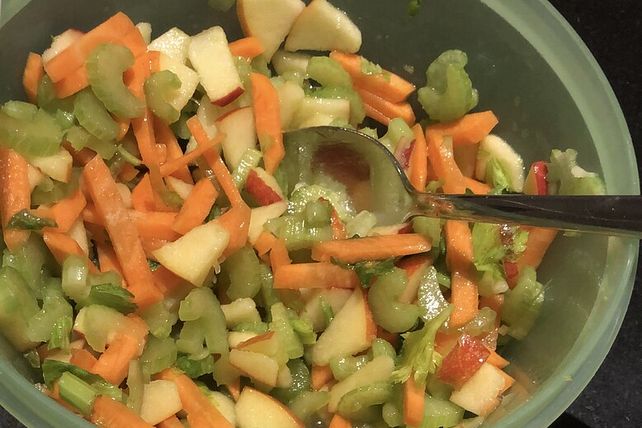 Fruchtig-frischer Rohkostsalat von Melanie486| Chefkoch