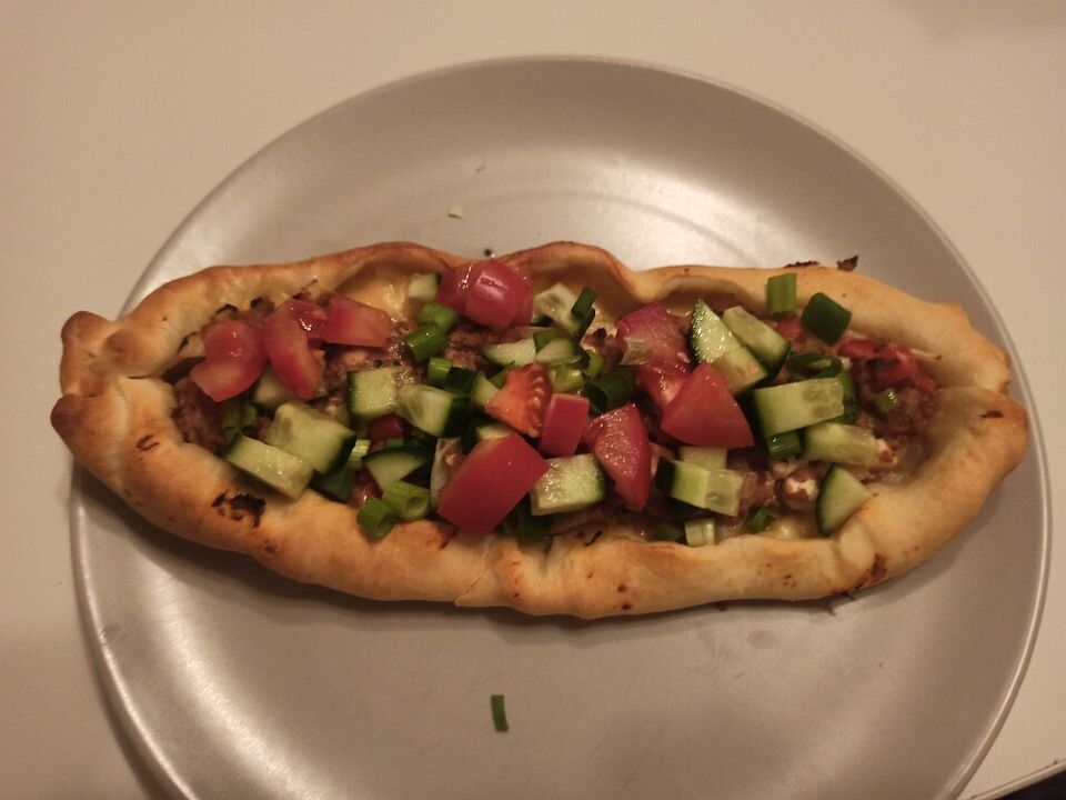 Türkische Pide mit Hackfleisch und Topping von mfurzipups| Chefkoch