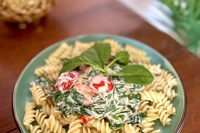 Vegane Spinat-Knoblauch-Kirschtomaten-Pasta von Svetlana-sh| Chefkoch