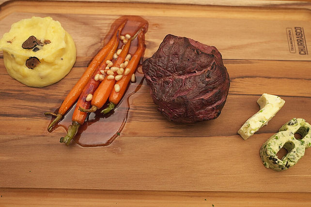 Kartoffel-Trüffel-Püree, karamellisierte Babymöhrchen, Steak 1800 Grad ...