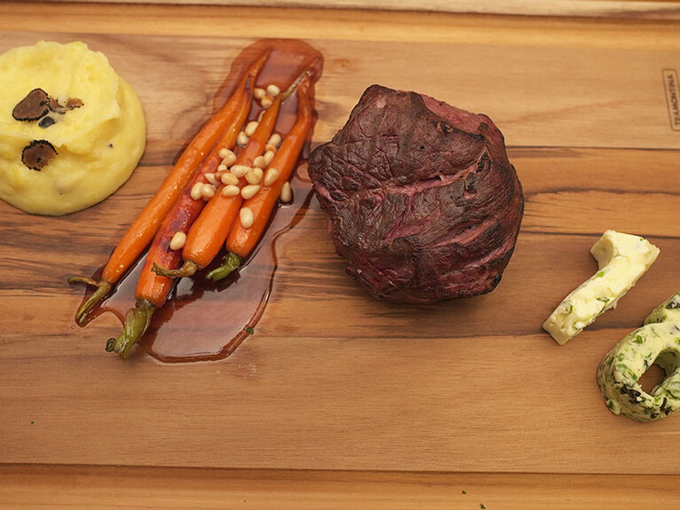 Kartoffel-Trüffel-Püree, karamellisierte Babymöhrchen, Steak 1800 Grad ...