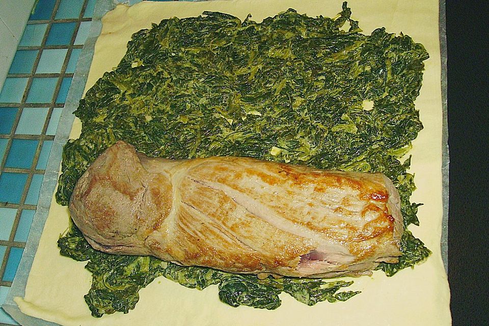 Schweinefilet mit Spinat im Blätterteig