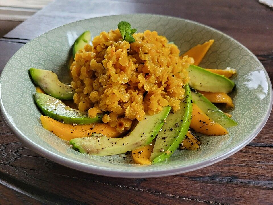 Rote Linsen-Salat auf Mango-Avocado-Bett von PetraSchray| Chefkoch