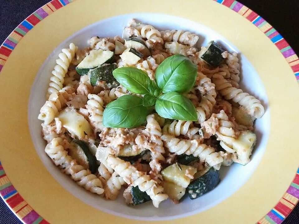 Pasta mit veganem Thunfisch und Zucchini von akrogirl| Chefkoch