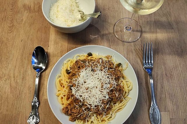 Spaghetti mit Thunfisch-Sahne-Sauce, Sardellen und Kapern von Jolsafar ...