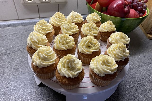 Zitronenmuffins mit Lemon Curd-Frosting von Eiko7783| Chefkoch