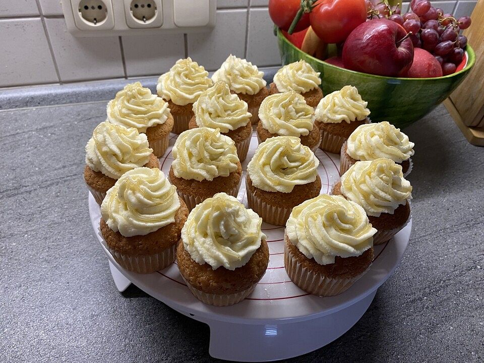 Zitronenmuffins mit Lemon Curd-Frosting von Eiko7783| Chefkoch