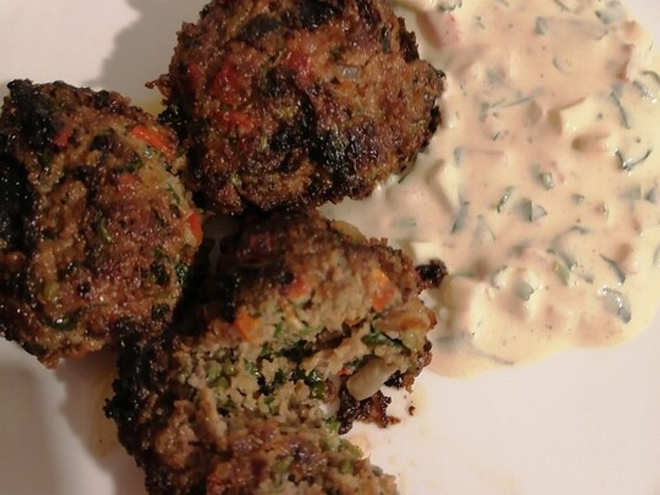 Frikadellen mediterran mit Paprika-Zucchini-Käse-Füllung von ...
