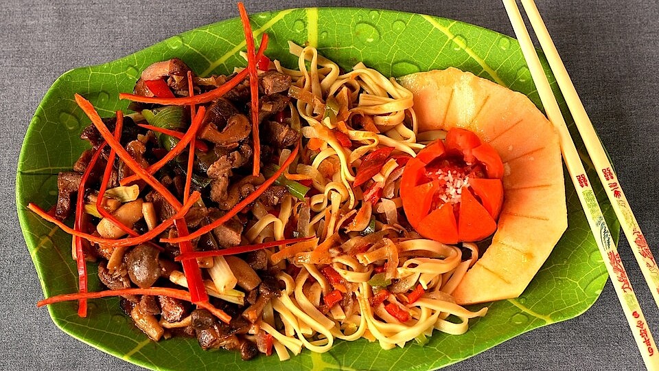 Würziges Rindfleisch mit Pilzen - Nüa Pad Naam Manhoy von dieter ...