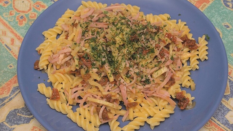 Pasta mit Petersilienwurzel und gekochtem Schinken von Tatunca