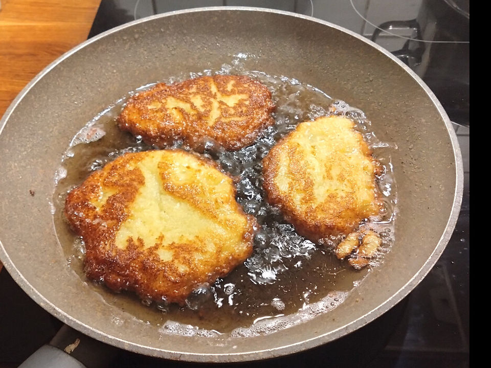 Rösti oder Reibekuchen mit Apfelmus| Chefkoch