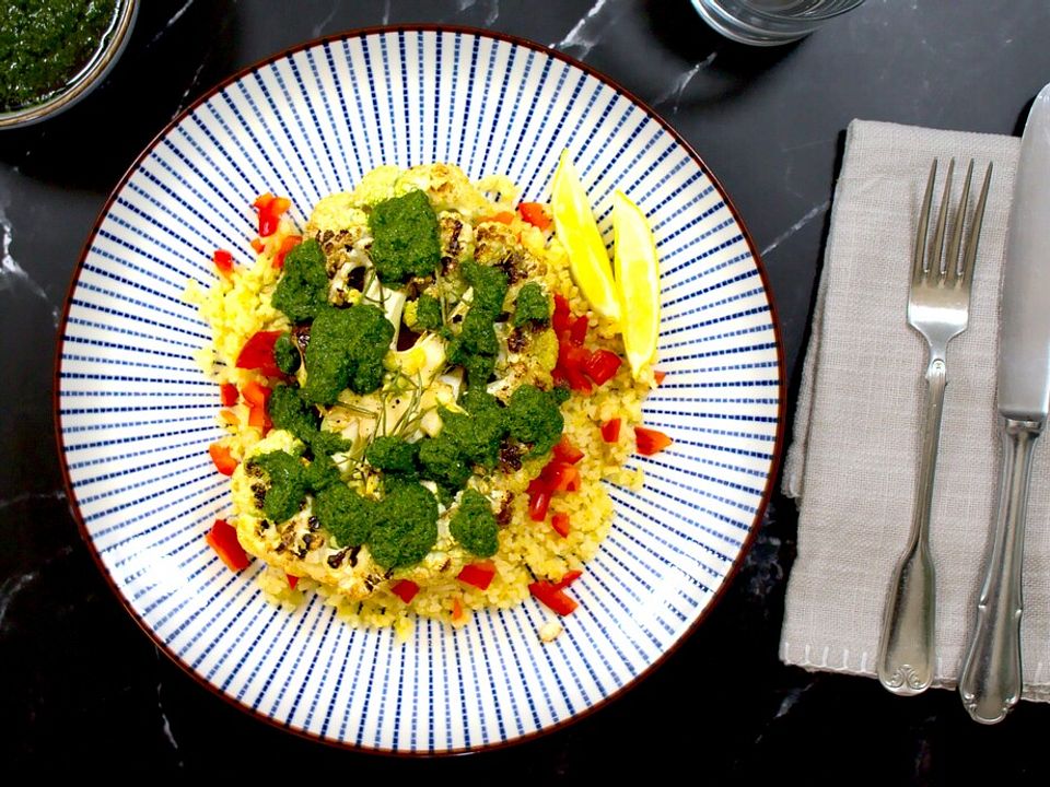 Blumenkohlsteaks mit Bulgur und Kräuterpesto von mwtt14| Chefkoch