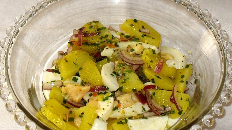 Kartoffelsalat mit Ei und Brühe von silkocht| Chefkoch Kartoffelsalat mit Ei und Brühe von silkocht| Chefkoch