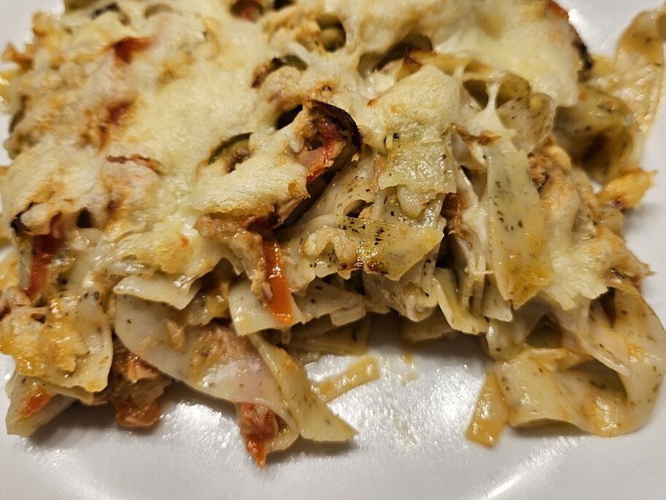 Basilikumnudel-Thunfisch-Auflauf mit Tomaten und Oliven von monhe| Chefkoch