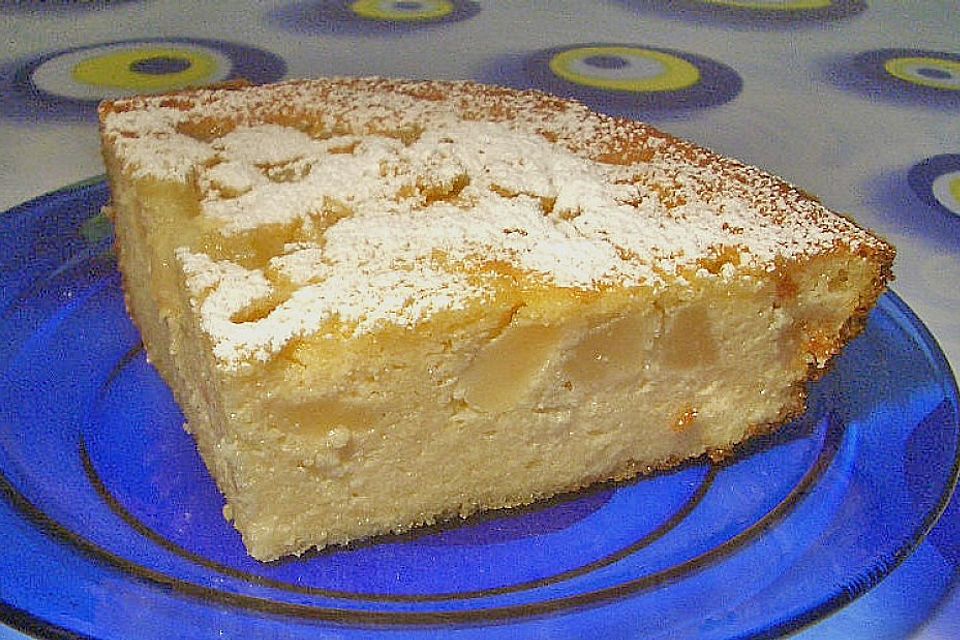 Käsekuchen mit Grieß und Birnen