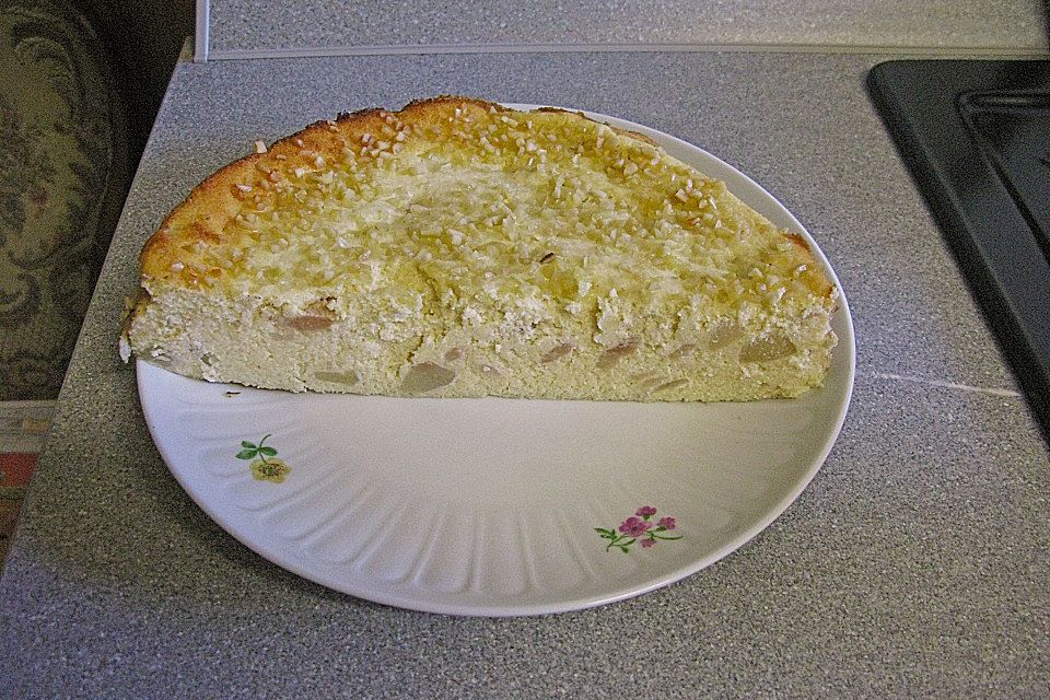 Käsekuchen mit Grieß und Birnen