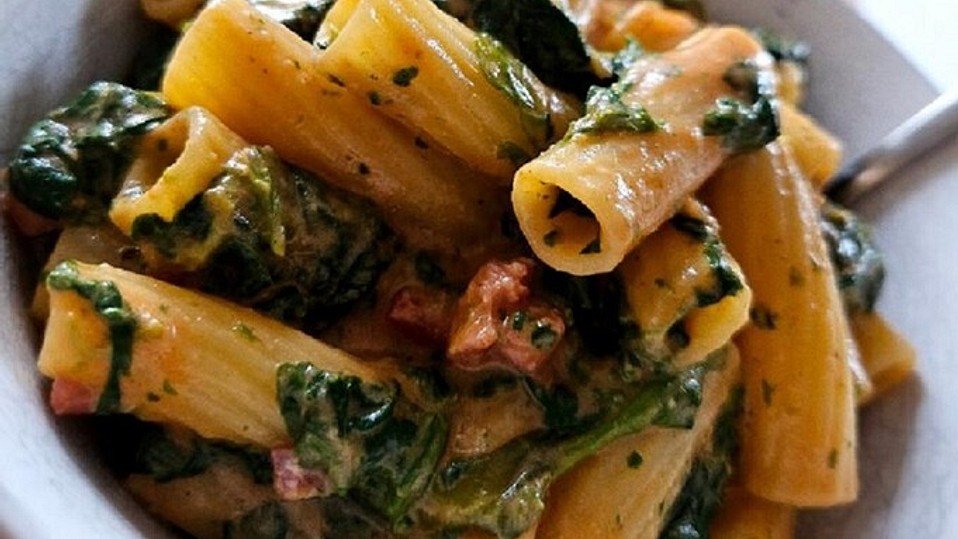 Penne mit cremiger Tomaten-Spinat-Specksauce von Flops82 Penne mit cremiger Tomaten-Spinat-Specksauce von Flops82