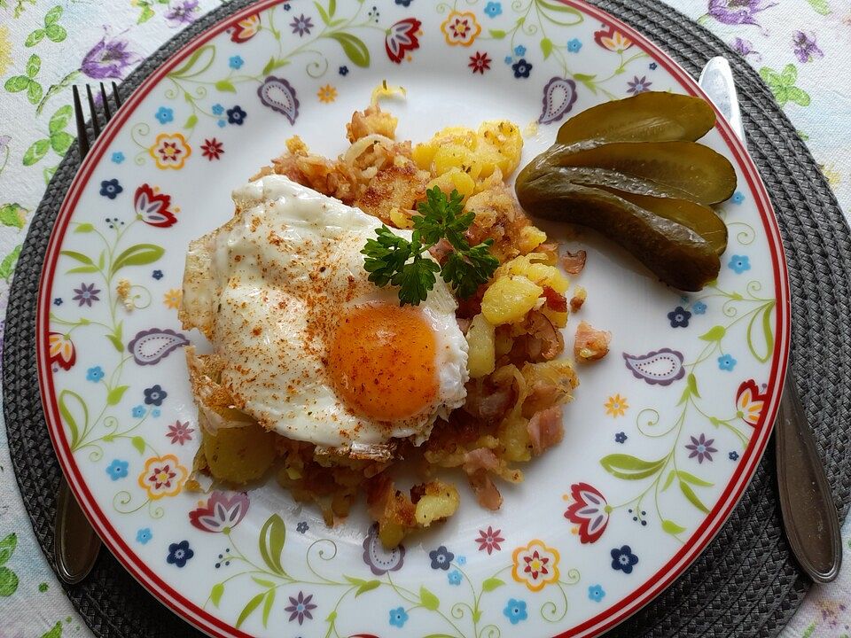 Bratkartoffeln mit Speck und Spiegelei von antje2612taube| Chefkoch Bratkartoffeln mit Speck und Spiegelei von antje2612taube| Chefkoch